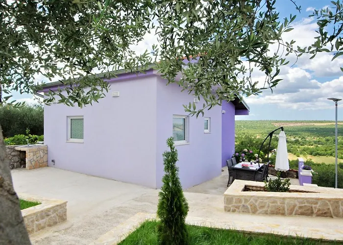 Nyaraló Paulin